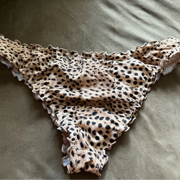 Leopard Ruffle Bottoms - Picture 3 of 3